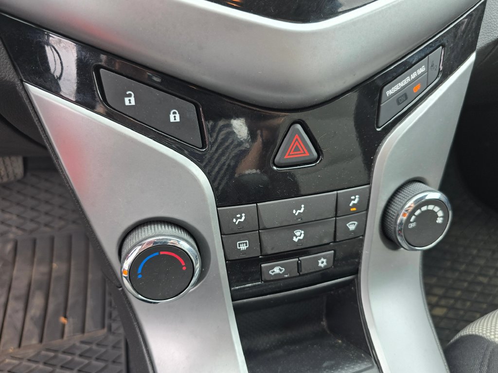 Used 2014 Chevrolet Cruze LS FWD image 27