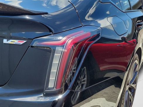 Used 2021 Cadillac CT5 V w/ Premium Package RWD image 11