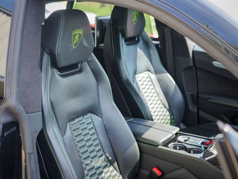 Used 2019 Lamborghini Urus AWD/4WD image 18