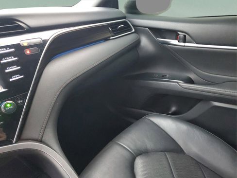 Used 2018 Toyota Camry XLE image 23