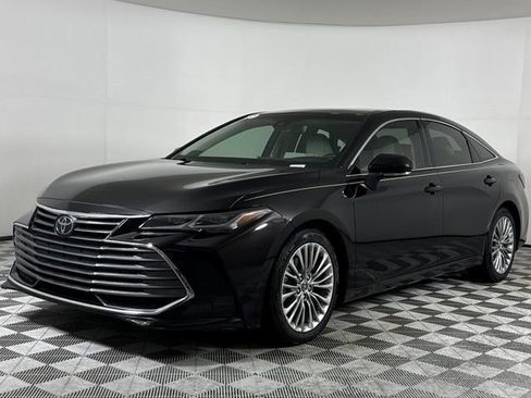 Used 2019 Toyota Avalon Limited FWD image 2