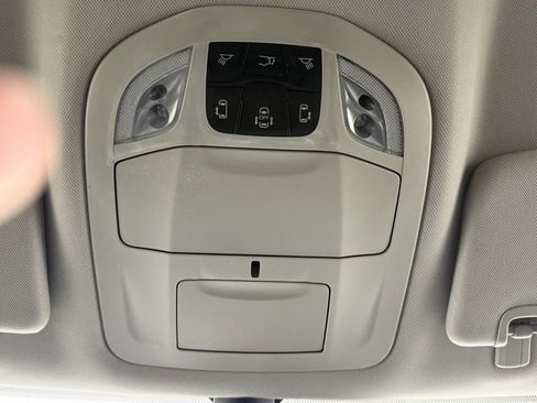 Used 2024 Chrysler Pacifica Touring-L FWD image 26