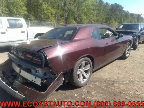 Used 2015 Dodge Challenger SXT image 4