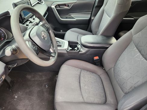 Used 2021 Toyota RAV4 XLE w/ Convenience Package AWD/4WD image 5