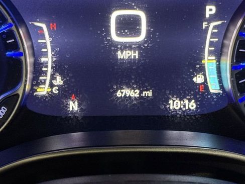 Used 2023 Chrysler Pacifica Touring-L FWD image 13