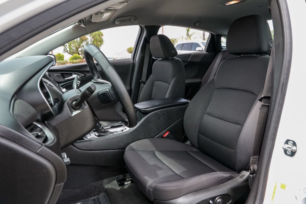 Used 2025 Chevrolet Malibu RS FWD image 18