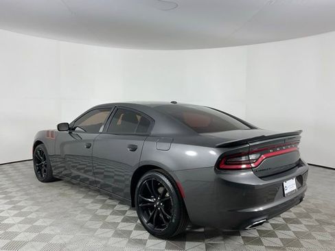 Used 2018 Dodge Charger SXT w/ Blacktop Package image 8