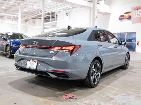 Used 2023 Hyundai Elantra SEL w/ Convenience Package image 7