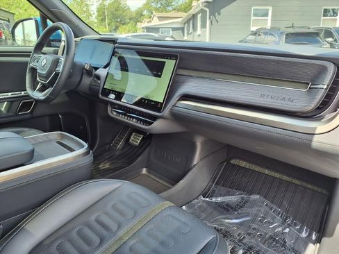 Used 2024 Rivian R1S Adventure AWD/4WD image 11
