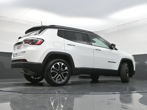 Used 2022 Jeep Compass Limited AWD/4WD image 31