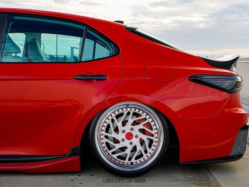 Used 2019 Toyota Camry XSE image 5