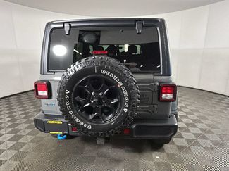 Used 2023 Jeep Wrangler Unlimited w/ Dual Top Group AWD/4WD video 4