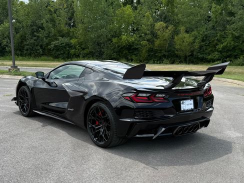 Used 2026 Chevrolet Corvette ZR1 w/ ZR1 Carbon Fiber Aero Package RWD image 4