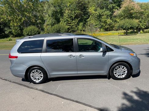 Used 2012 Toyota Sienna XLE w/ Entertainment Pkg image 35