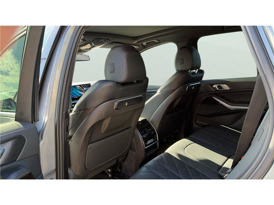 Used 2024 BMW X5 xDrive50e w/ Parking Assistance Package AWD/4WD image 20