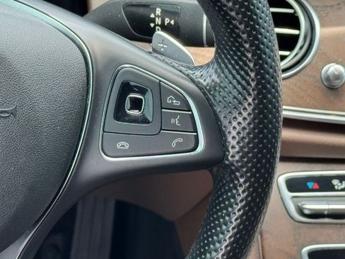 Used 2018 Mercedes-Benz E 400 4MATIC Sedan image 30