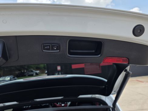 Used 2018 Porsche Macan Turbo AWD/4WD image 3