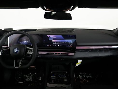 New 2026 BMW i5 eDrive40 w/ M Sport Package AWD/4WD image 4