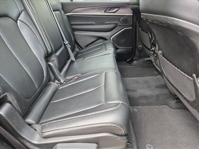Used 2024 Jeep Grand Cherokee L Limited w/ Black Appearance Package AWD/4WD image 21