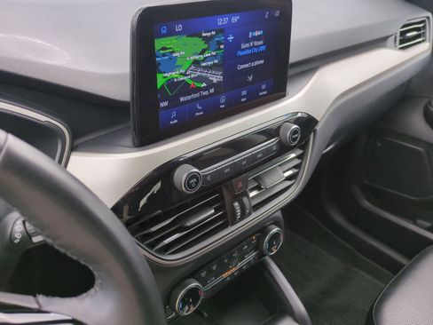 Used 2022 Ford Escape SEL w/ Technology Package image 27