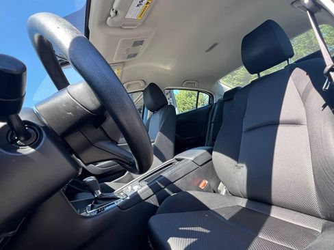 Used 2017 MAZDA MAZDA3 Sport FWD image 16