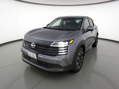 Used 2025 Nissan Kicks SV image 3