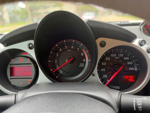 Used 2019 Nissan 370Z Coupe w/ Z34 Heritage Edition - White RWD image 19