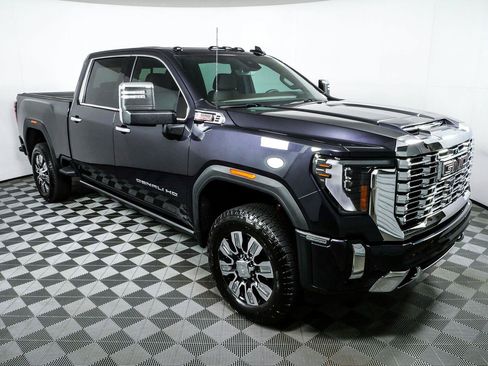 Used 2026 GMC Sierra 2500 Denali w/ Denali Reserve Package AWD/4WD image 1