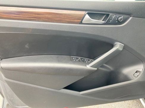 Used 2022 Volkswagen Passat 2.0T image 16