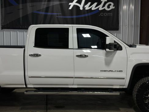 Used 2015 GMC Sierra 2500 Denali w/ Duramax Plus Package image 11