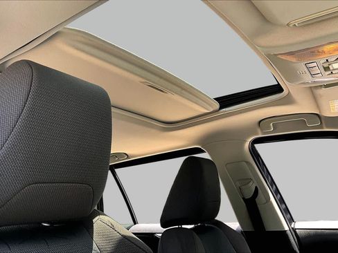 Used 2020 Toyota RAV4 XLE w/ Convenience Package FWD image 13