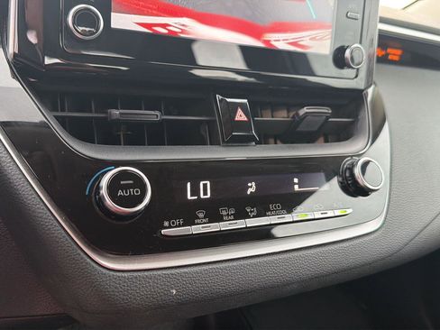 Used 2020 Toyota Corolla LE FWD image 25