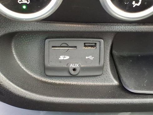 Used 2014 FIAT 500L Trekking w/ Popular Equipment Group FWD image 15