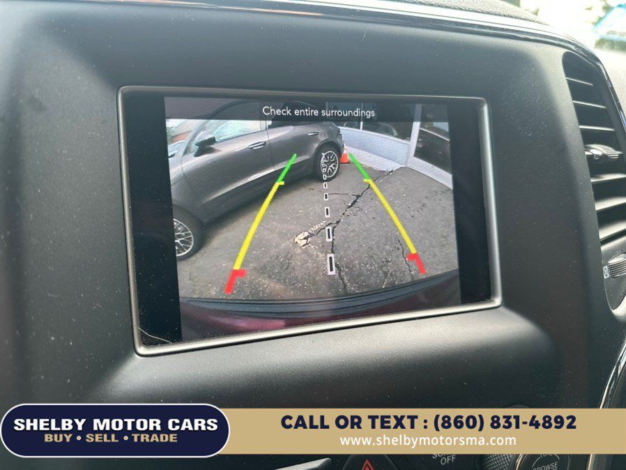 Used 2018 Jeep Grand Cherokee Laredo AWD/4WD image 14