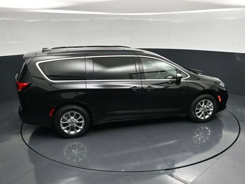Certified 2022 Chrysler Pacifica Touring-L AWD/4WD image 50