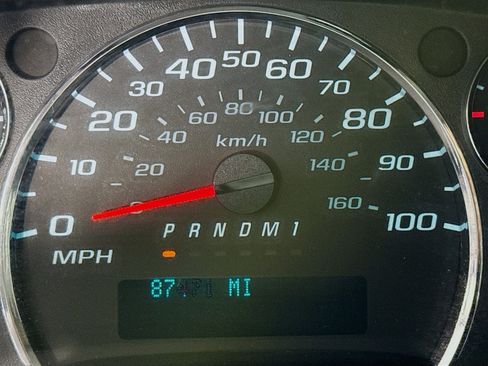 Used 2018 Chevrolet Express 3500 w/ Driver Convenience Package RWD image 16