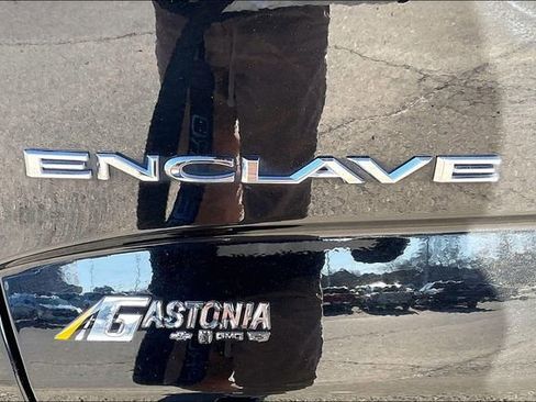 Used 2024 Buick Enclave Avenir w/ Avenir Technology Package image 24