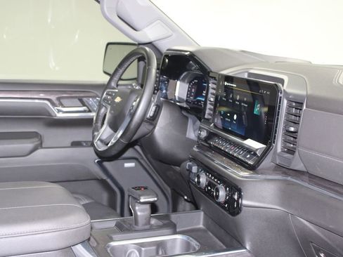 Used 2024 Chevrolet Silverado 1500 LTZ image 32