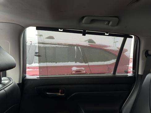 Used 2024 Toyota Highlander XLE image 24