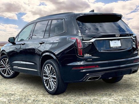 Used 2023 Cadillac XT6 Sport w/ Technology Package AWD/4WD image 4