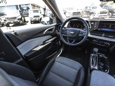 Used 2024 Chevrolet Trax LT FWD image 20