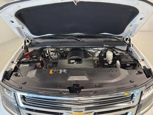 Used 2018 Chevrolet Suburban Premier AWD/4WD image 18