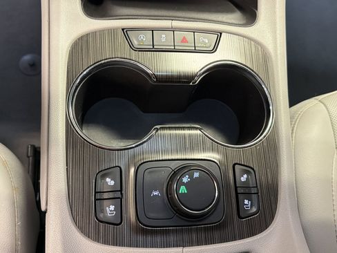 Used 2023 GMC Acadia SLT w/ Technology Package FWD image 26
