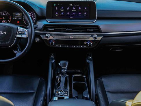 Certified 2022 Kia Telluride S image 11