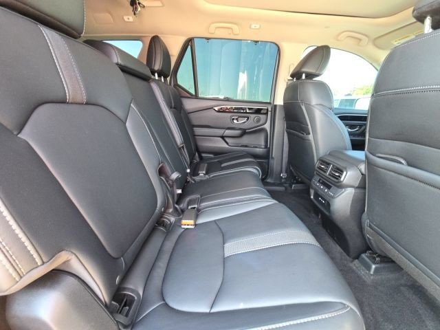 Used 2025 Honda Pilot Touring image 17