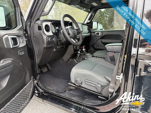 Used 2024 Jeep Wrangler Unlimited Sport AWD/4WD image 15