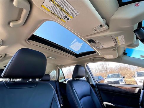 Used 2018 Subaru Outback 2.5i Limited image 14