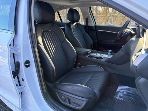 Used 2026 Genesis G70 2.5T Prestige image 9