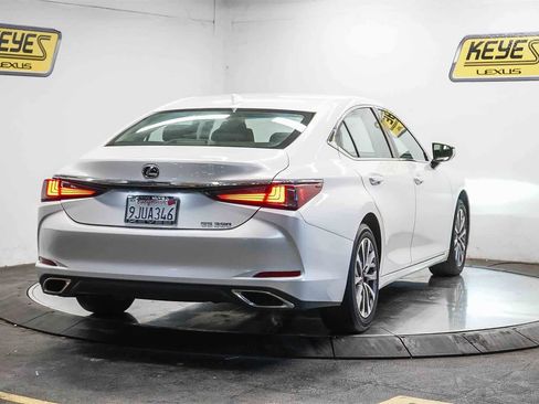 Used 2024 Lexus ES 350 image 4