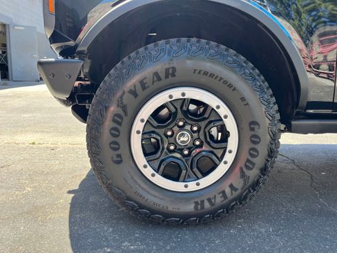 Used 2025 Ford Bronco Badlands AWD/4WD image 10